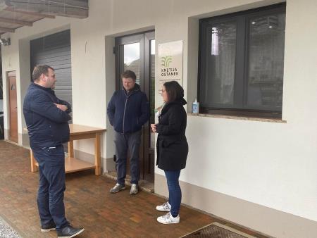 državni sekretar Irgolič na kmetiji Ostanek